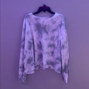 grey/white tie dye shirt